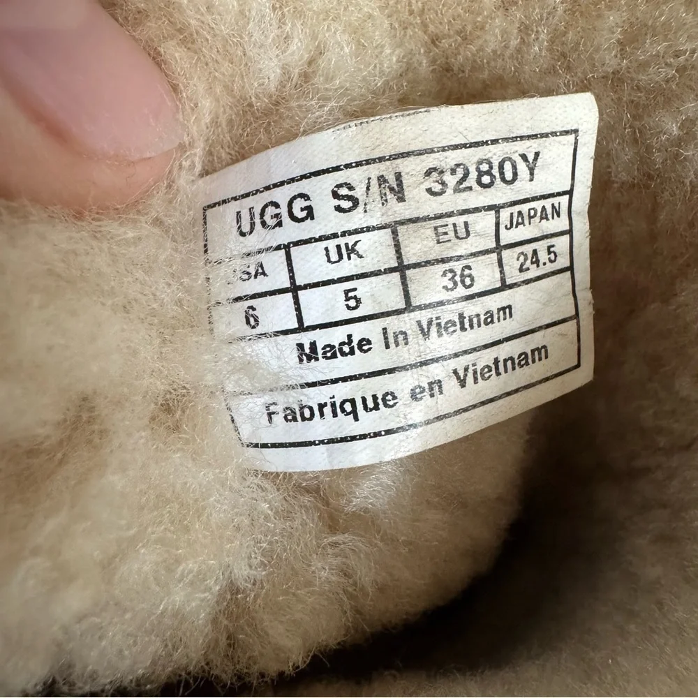 UGG Bailey Bow II Boots Chestnut Size 6